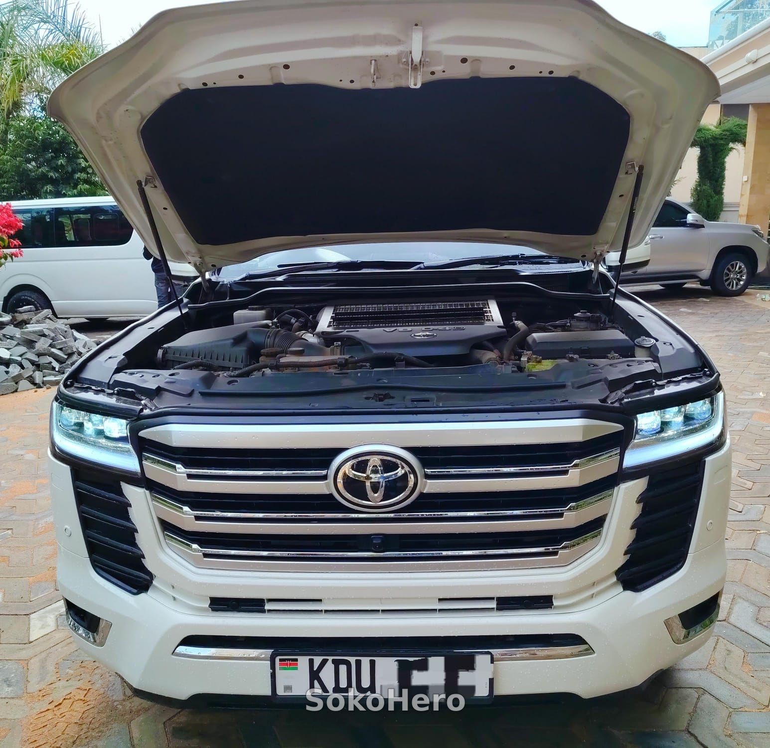 Toyota Land Cruiser V8 2014 in Kasarani, Nairobi, Nairobi County — Locally Used listing — KES 6,800,000