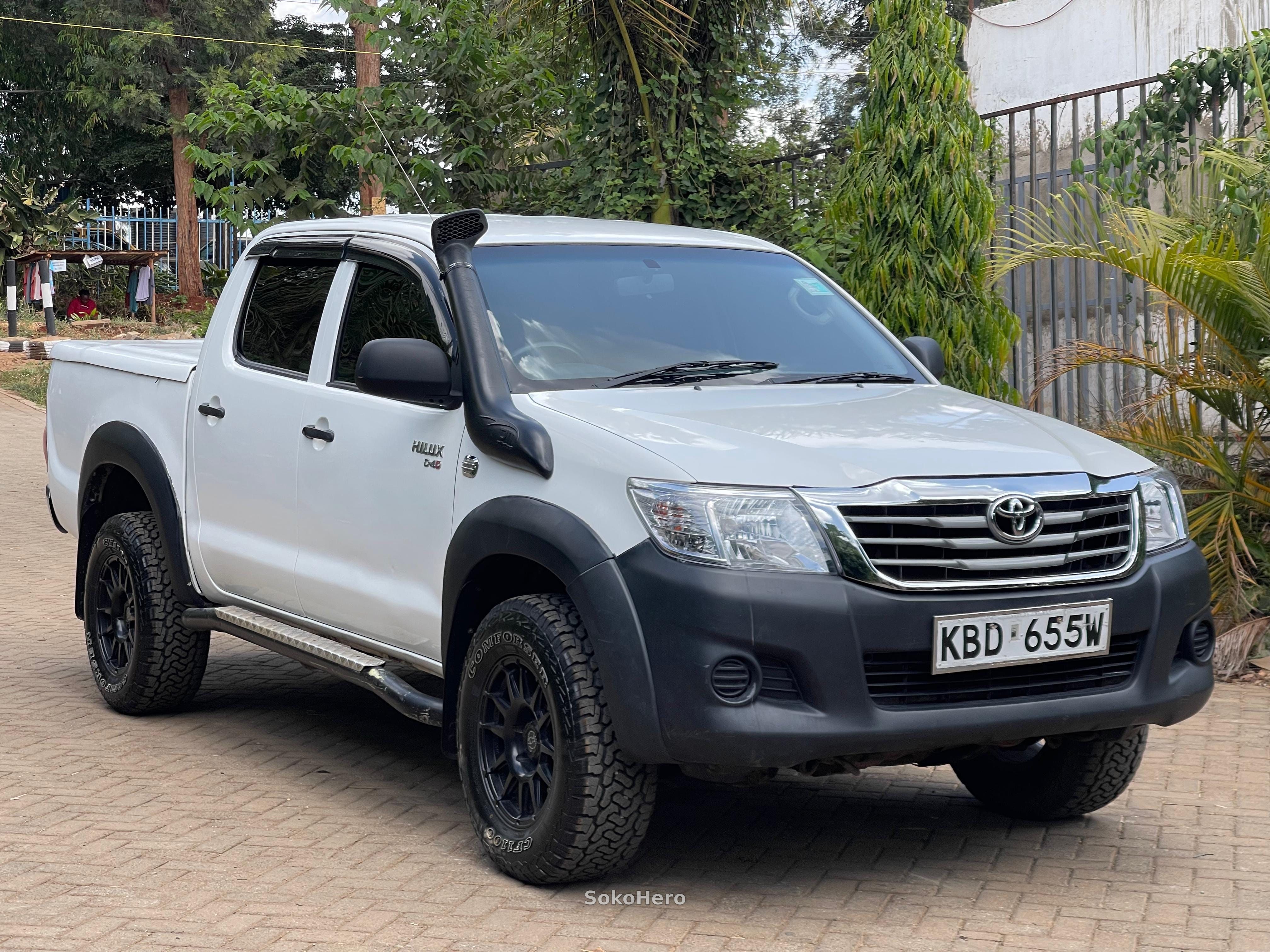 Toyota hillux (double cabin) 2008 in Kiambu Road, Nairobi, Nairobi County — Locally Used listing — KES 2,500,000