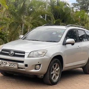 Toyota RAV4 2011 — Locally Used — photo 4 of 10