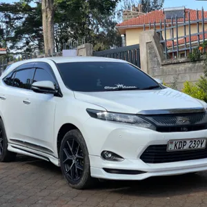 Toyota Harrier 2017 — Locally Used — photo 1 of 10