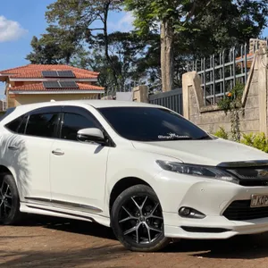 Toyota Harrier 2017 — Locally Used — photo 4 of 10