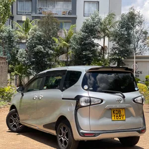Toyota Sienta 2014 — Locally Used — photo 2 of 10