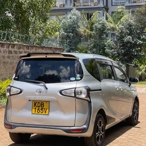 Toyota Sienta 2014 — Locally Used — photo 9 of 10