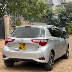 Toyota Vitz 2018 — Locally Used — photo 4 of 10